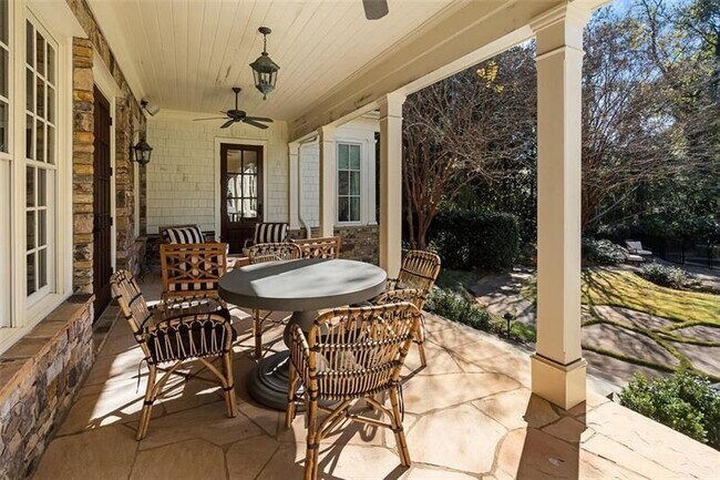 Building Photo - 5000 Long Island Dr