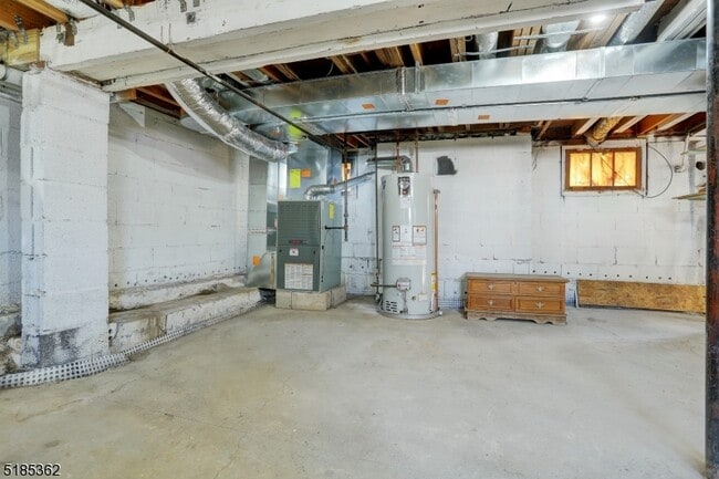 Building Photo - 26 Manito Ave