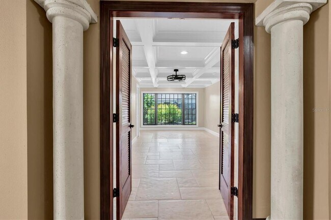 Building Photo - 5810 Bahama Shores Dr S