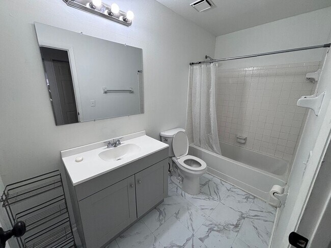 Building Photo - 3/2 Home in the Lake Joy Magic Lake Communities