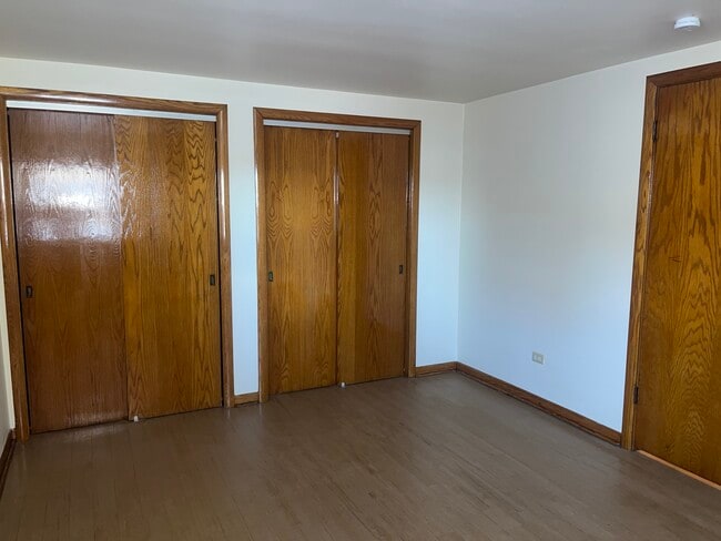 Building Photo - 8545-8553 N Milwaukee Ave