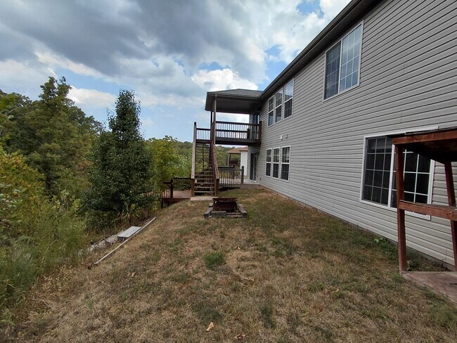 Building Photo - 137 Creek View Dr