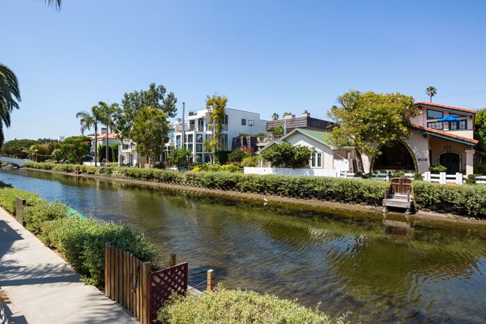 Building Photo - 432 Howland Canal