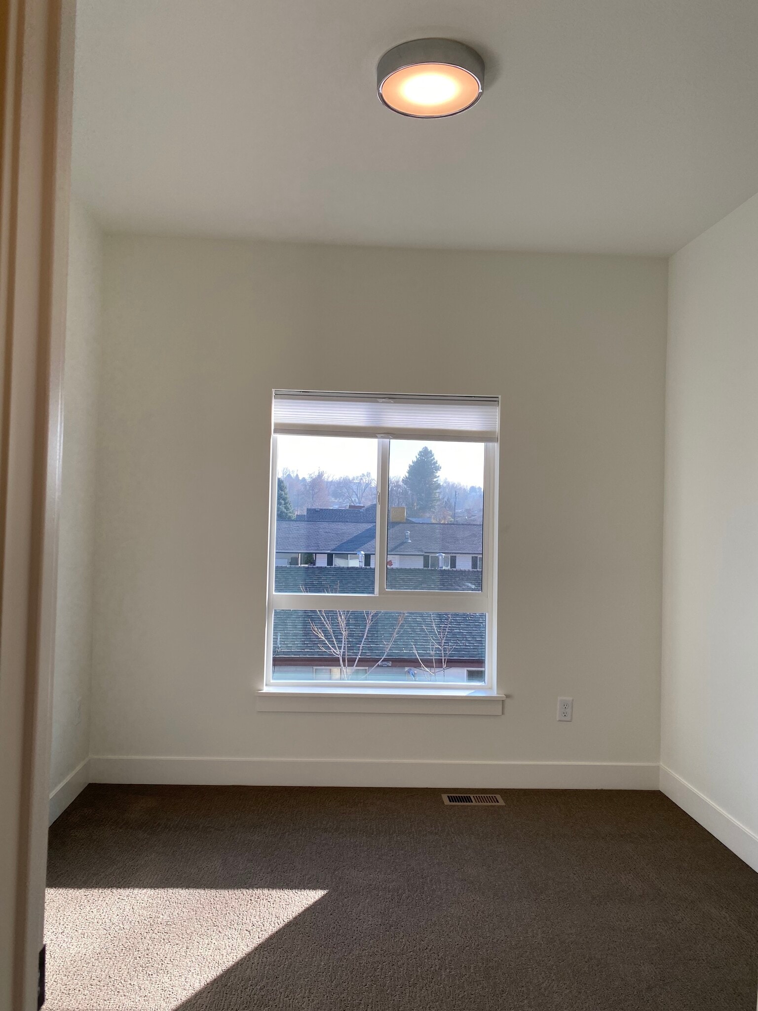 Building Photo - 6996 S Brookhill Dr