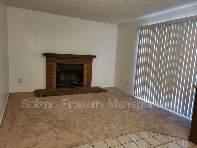 Building Photo - 1801 Rhine Ct