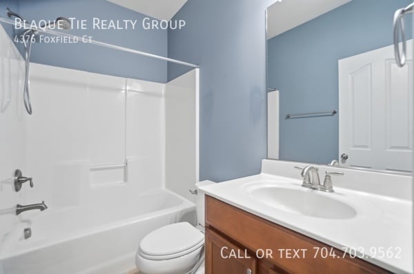 Building Photo - 4376 Foxfield Ct