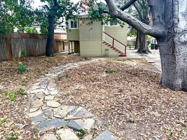 Building Photo - Allendale California 2 Bedroom Bungalow