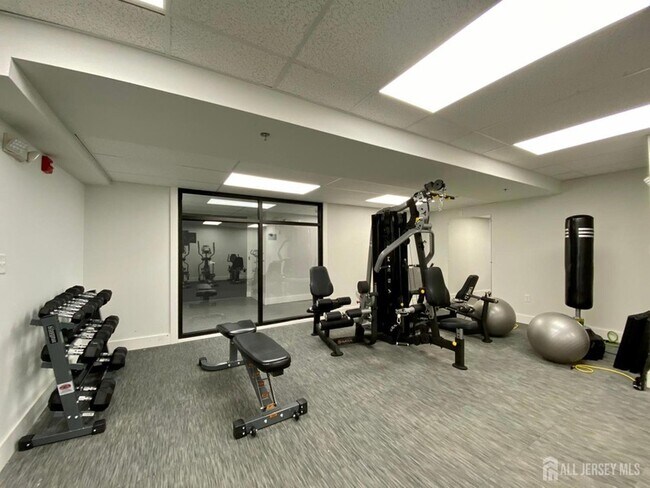 Building Photo - 22 Center St