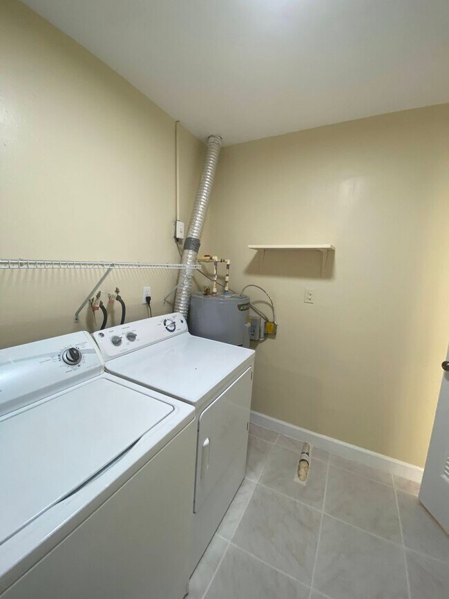 Building Photo - Beautiful 3-bedroom home located in Delray...