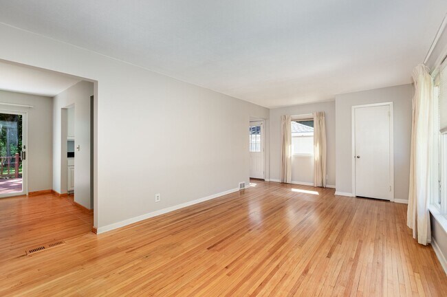 Building Photo - 4 Bed | 2 bath House in Andover School Dis...