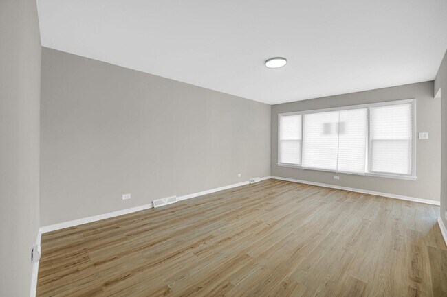 Building Photo - 14500 Van Buren St