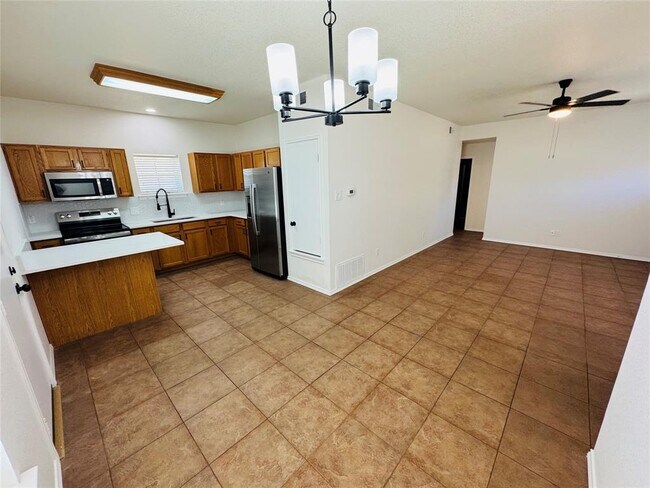 Building Photo - 407 Bent Wood Dr
