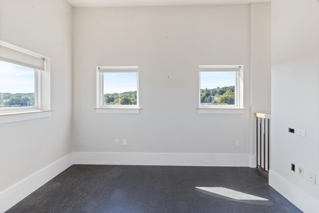 Building Photo - 60 Winooski Falls Wy