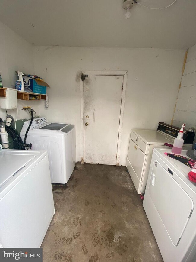 Building Photo - 1048 Gray Ave