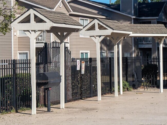 Building Photo - 667 Bartons Landing Pl