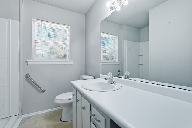 Building Photo - Ranch Style Home in Southside Savannah