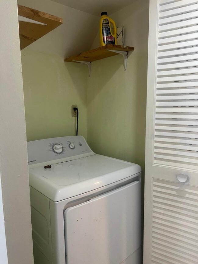 Building Photo - 6322 Seven Springs Blvd