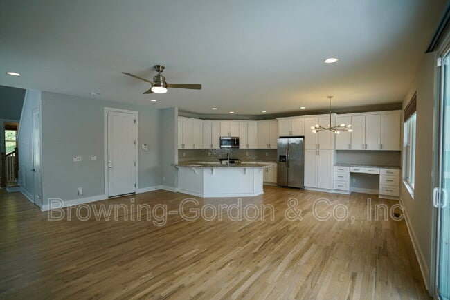 Building Photo - 2900 Torbett St