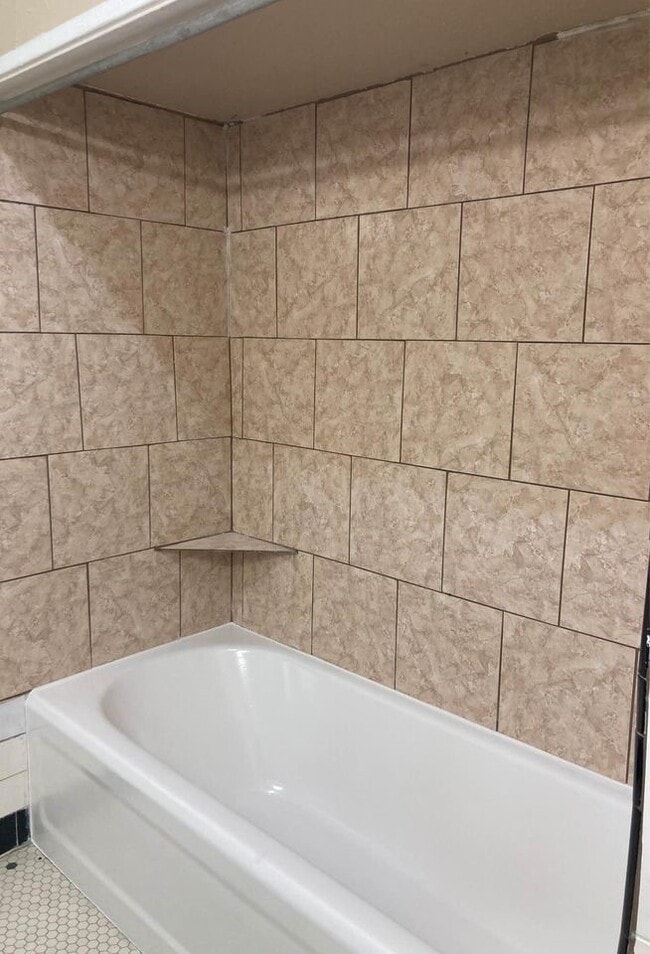 Building Photo - 112 Pineview Dr