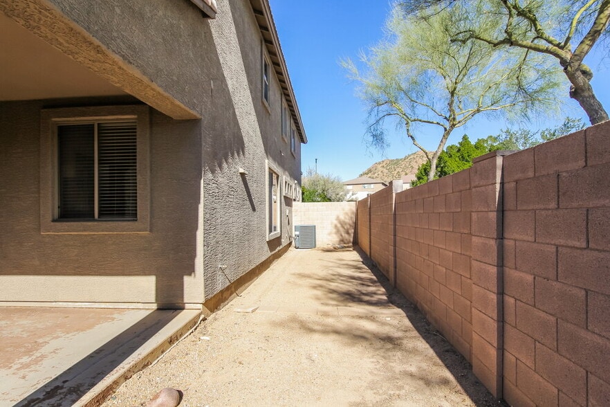 Building Photo - 2507 W Old Paint Trail