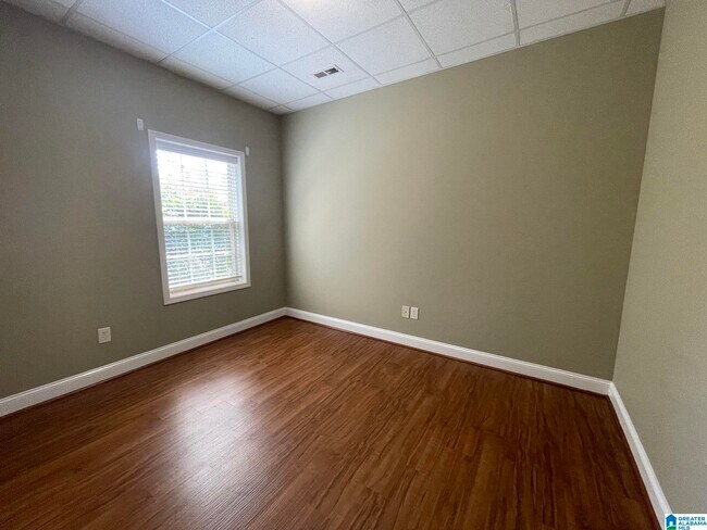 Building Photo - 208 Castlehill Dr