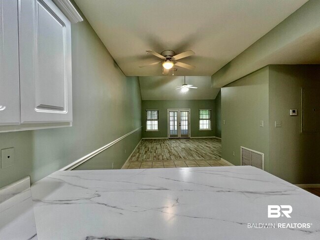 Building Photo - 444 Clubhouse Dr