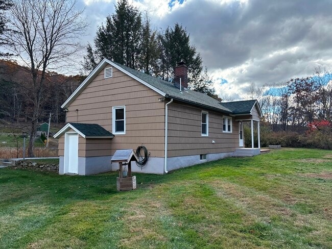 Building Photo - 690 Greystone Rd