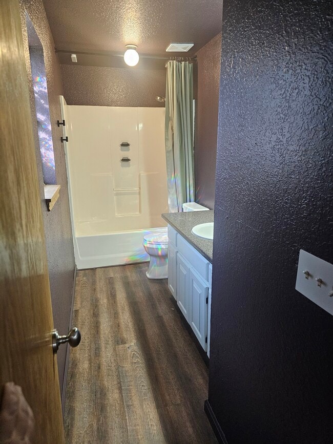 Building Photo - 255 Katy St