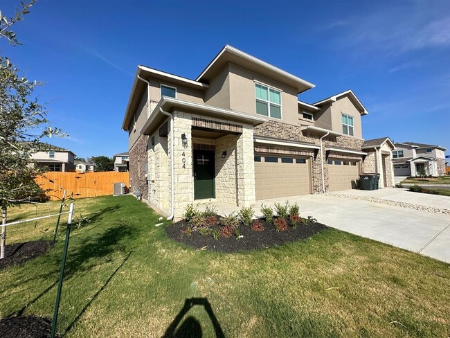 Building Photo - 404 Brody Ln