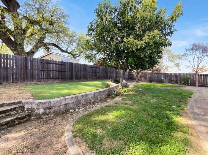 Building Photo - 1041 Shenencock Way