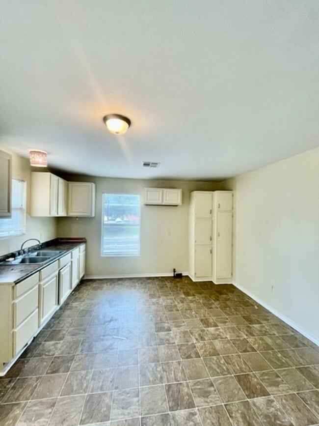 Building Photo - 1342 N 64th St