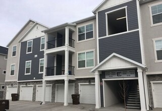 Building Photo - 624 N Emery Ln