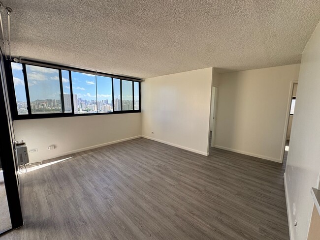 Building Photo - Bright and Breezy 2 bed, 1.5 bath, 1 covered parking top floor condo in Makiki!!