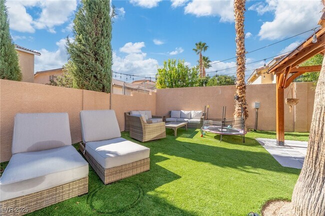 Building Photo - 9885 Shadycrest Ct