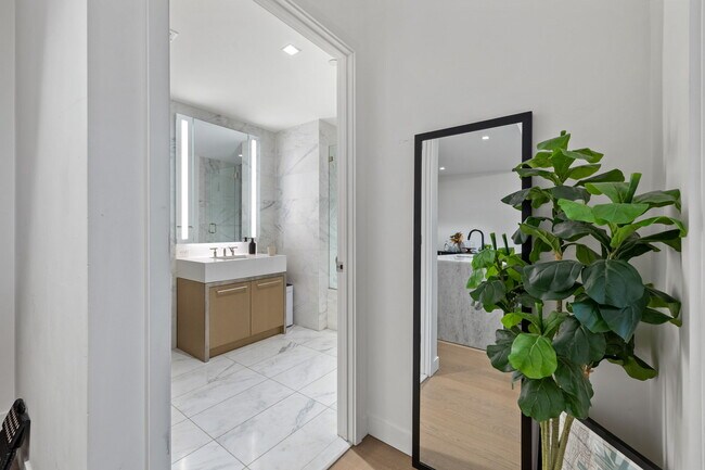 Building Photo - 75 Park Ln S