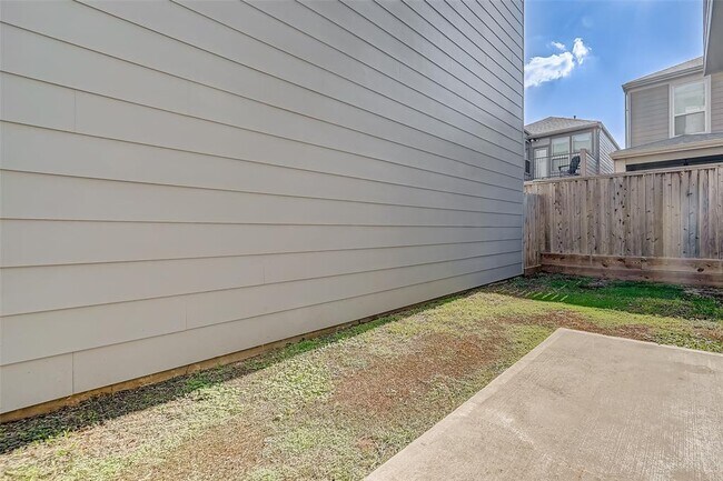 Building Photo - 8930 Spring Knoll Forest Dr