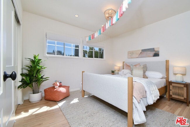 Building Photo - 12614 Morrison St