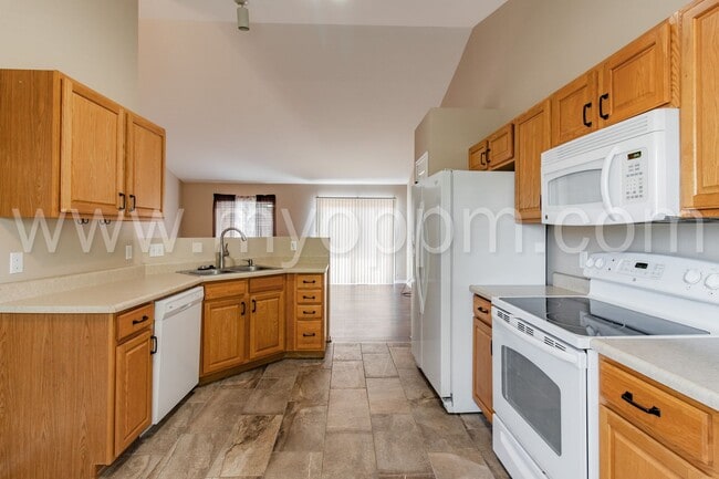 Building Photo - Stunning 3 Bedroom / 2 Bathroom Home | Mil...