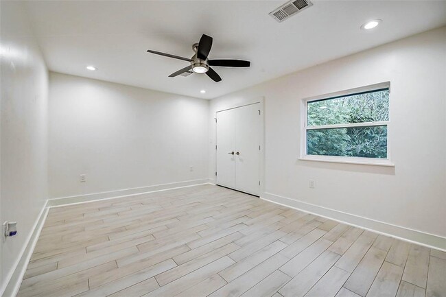 Building Photo - 5541 Aspen St