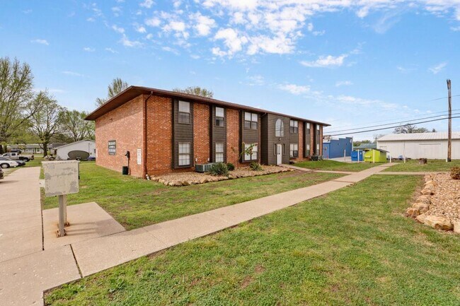 Building Photo - 1221 S Park Ave
