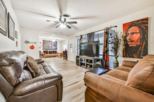 Building Photo - 222 Linda St