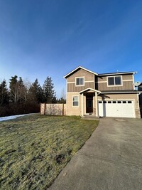 Building Photo - Large 4 bedroom 2 1/2 bath home approx. 16...