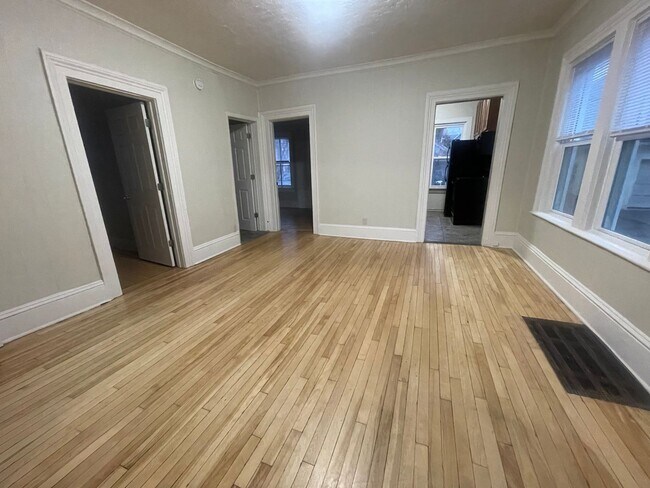 Building Photo - 642 Jackson St