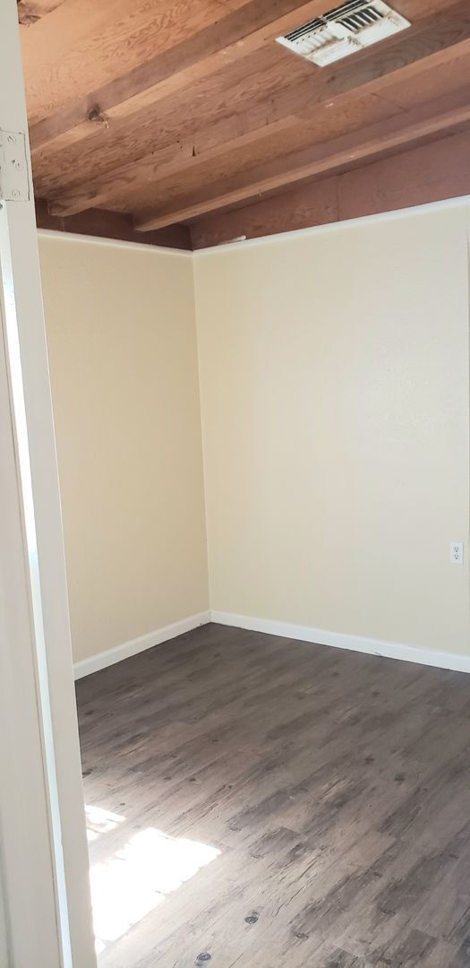 Building Photo - 3 Bed 1 Bath Home