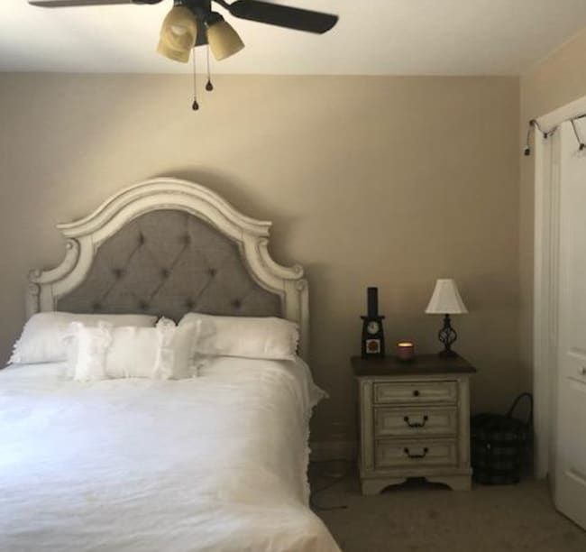 Building Photo - ADORABLE 1 Bedroom Home w/ TONS of Extras!...