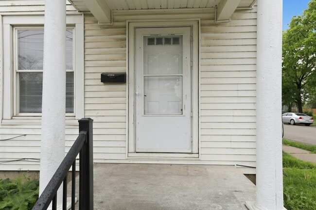 Building Photo - 1400 Woodlawn Ave