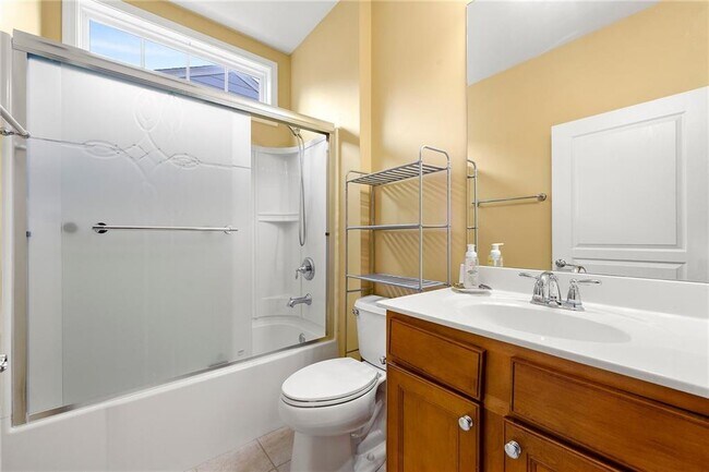 Building Photo - 232 Begonia Ct