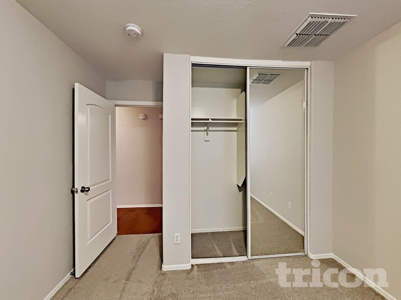 Building Photo - 43683 W Arizona Ave