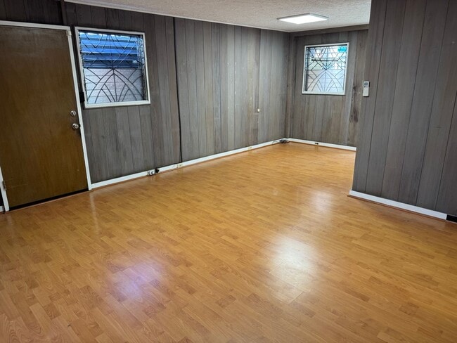 Building Photo - Single Family property on Gulick Ave in walking distance to business district