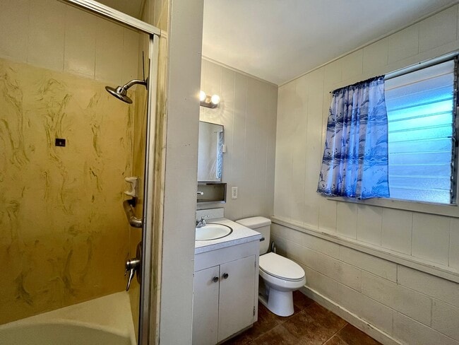 Building Photo - Pearl City - 2BR, 1BA House on Duplex Lot w/ 2 Parking Garage